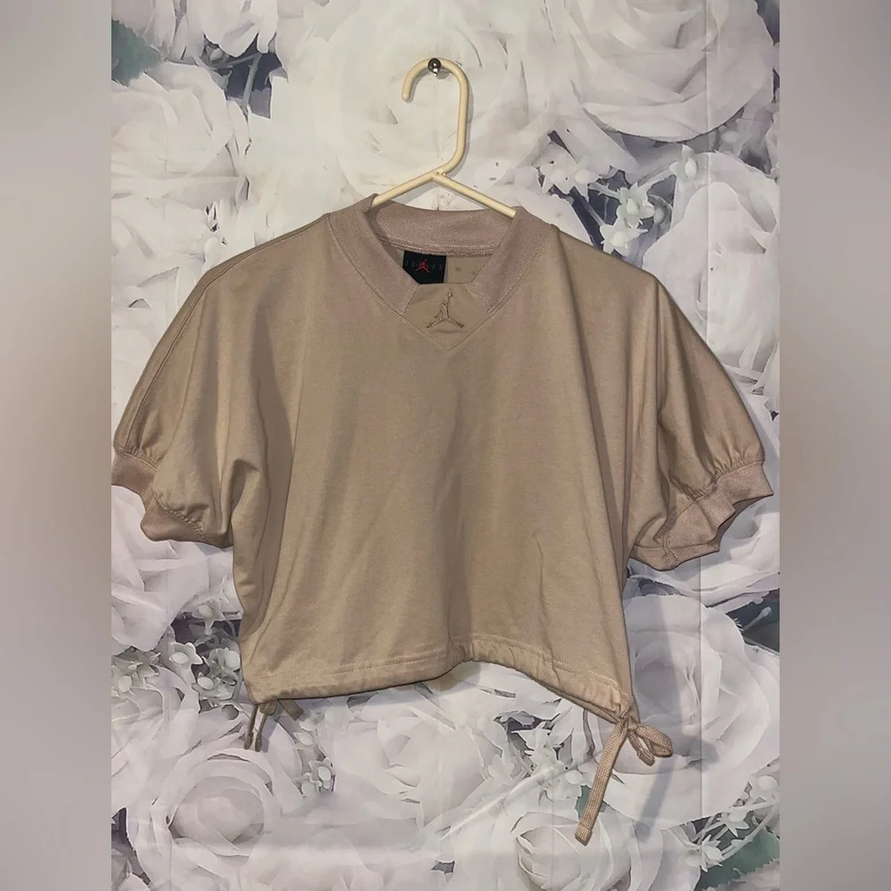 Air Jordan Knit Cropped Top Women's Size XS Beige Short Sleeve Nike New Tag - Picture 2 of 7